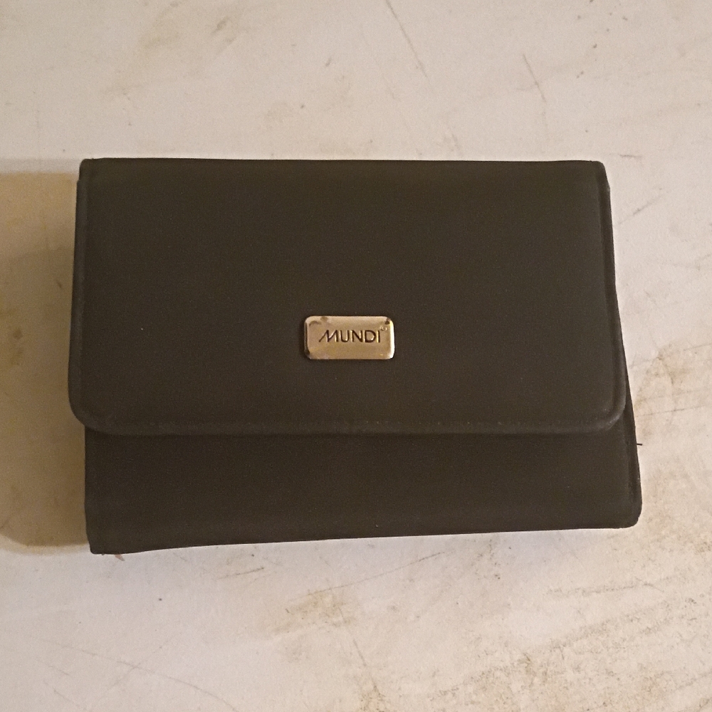 Mundi Black Wallet Sleek Minimalist Design